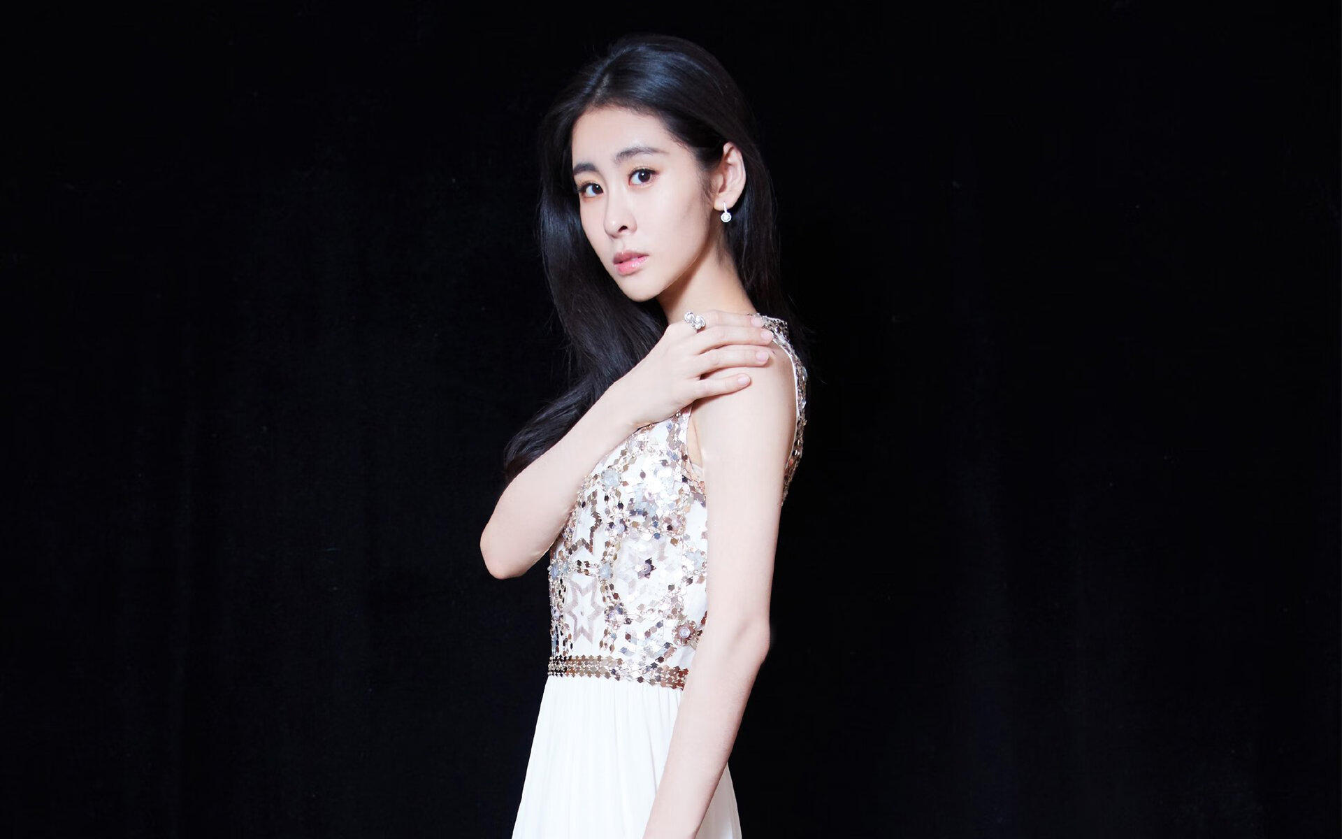 开云在线直播-_滑板运动新星崛起：极限技巧令人惊叹_，滑板新招式